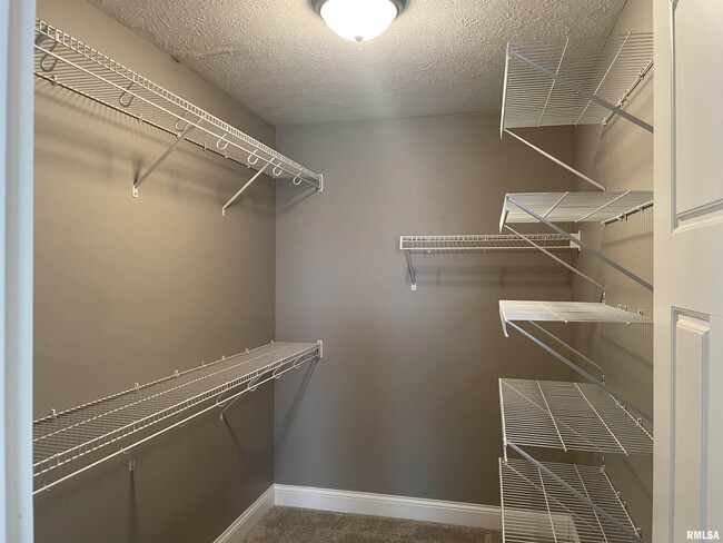 Building Photo - 700 Garvey Ln