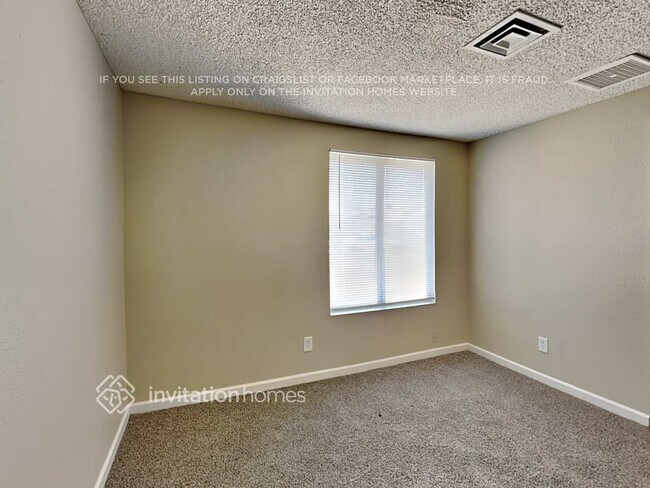 Building Photo - 10108 W Glenrosa Ave