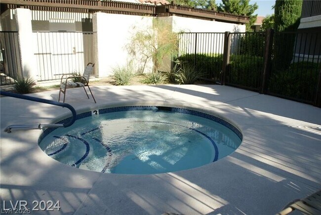 Building Photo - 4805 Nara Vista Way