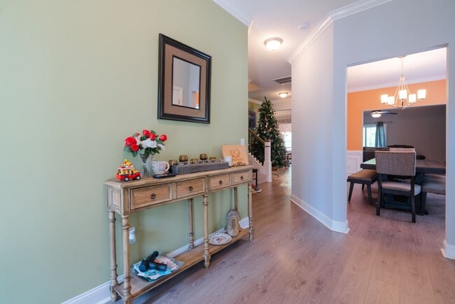 Building Photo - Spacious 4 Bed, 4 Bath Home in HOA Community