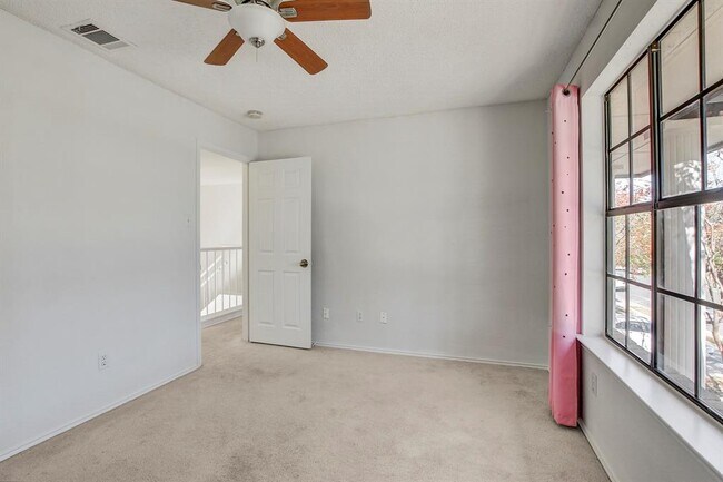 Building Photo - 17516 Klamath Falls Dr