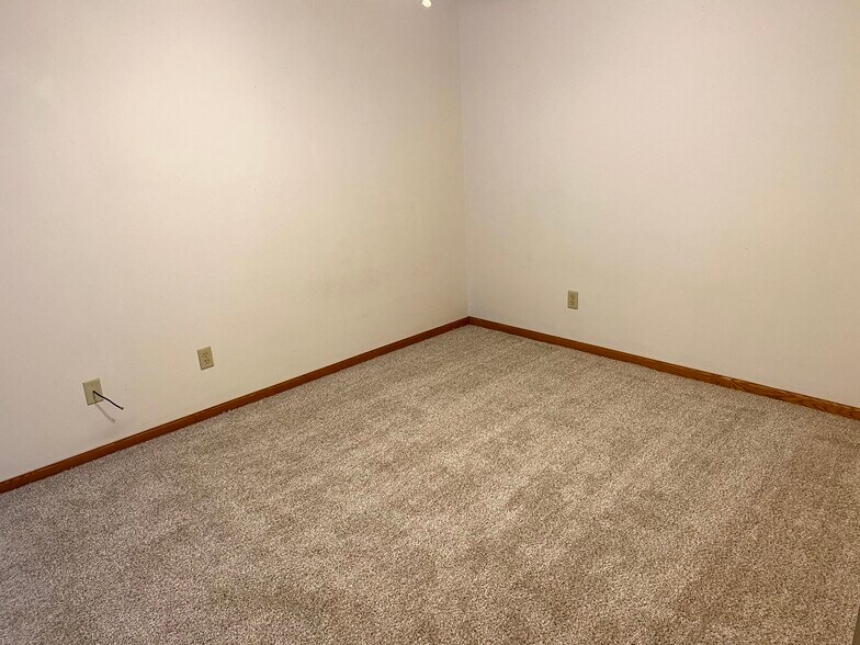 Building Photo - 3804 Creek Hill Dr