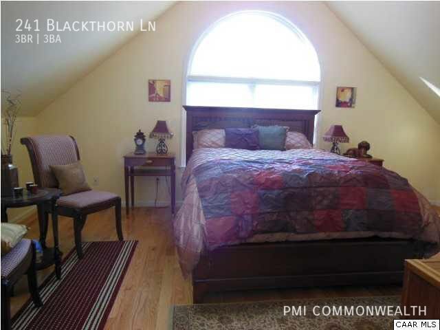 Building Photo - 241 Blackthorn Ln