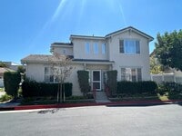 Building Photo - Lovely 3 Bed 2.5 Bath Home in Gated Community in Stanton