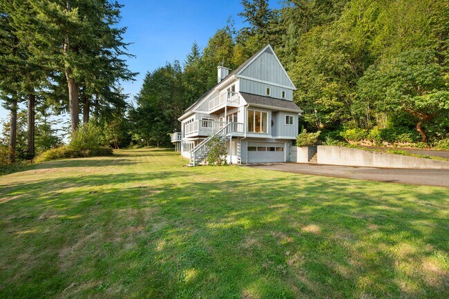 Building Photo - Beautiful home with views and in a gated c...
