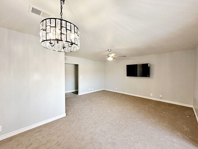 Building Photo - 2 BEDROOM 2 BATH FULLY REMODELED CONDO IN GUARD GATED COMMUNITY