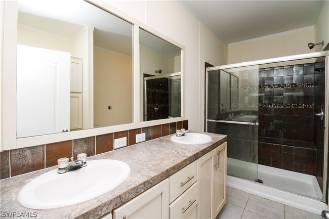 Building Photo - 4660 43rd Ave NE