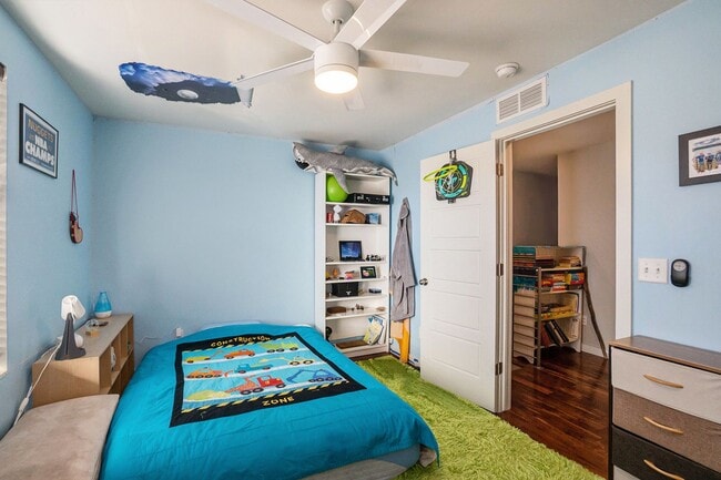 Building Photo - Beautiful Townhouse in Denver's Central Park