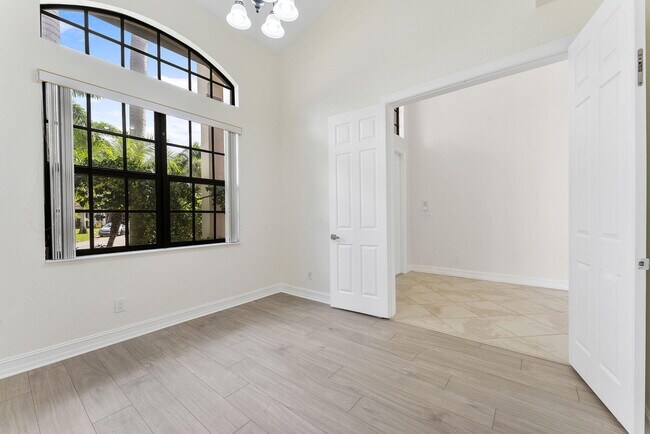 Building Photo - 12945 Pennell Pines Rd