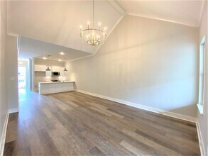 Building Photo - 2 Bedroom Off Jefferson Near Highland