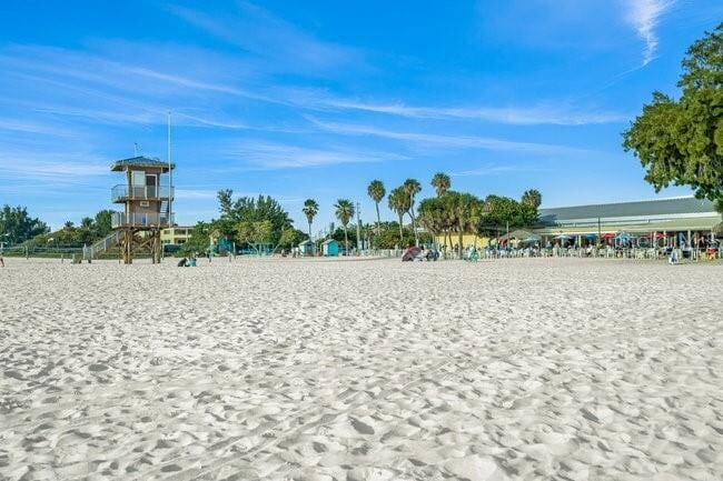 Building Photo - 527 56th St