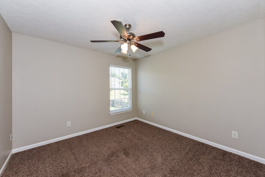 Building Photo - 1689 Comanche Run