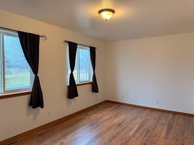 Building Photo - Duplex in Stoddard meadows