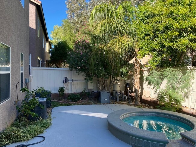 Building Photo - NW!!! 4 bedrooms!!! Pool and Spa!!! All ti...