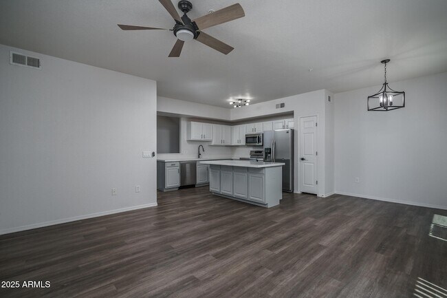 Building Photo - 18250 N Cave Creek Rd
