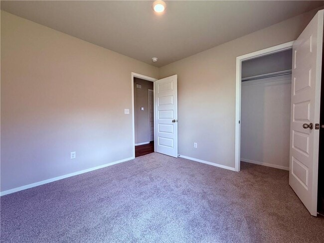 Building Photo - 2512 E Foxbury St