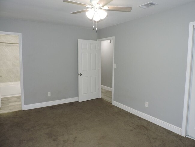 Building Photo - Beautifully updated home!