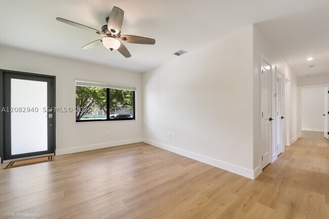 Building Photo - 5970 SW 16th St