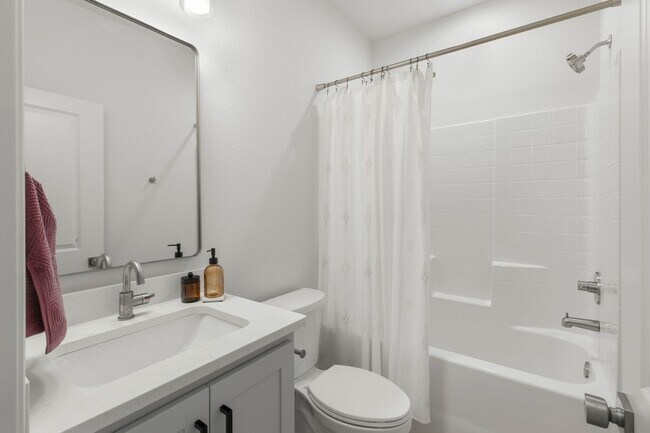 Building Photo - 228 Richards St