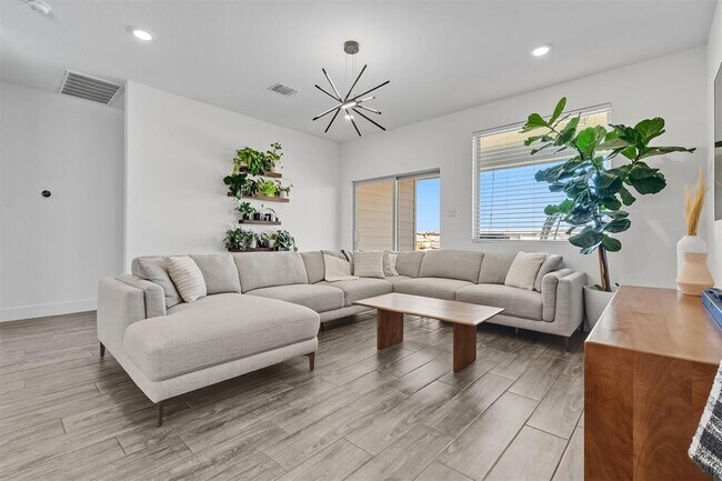 Building Photo - 905 Gray Fox Lp