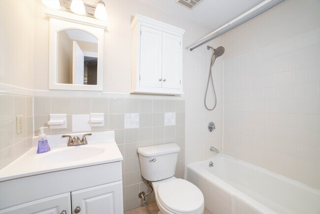 Building Photo - 13 Summer St