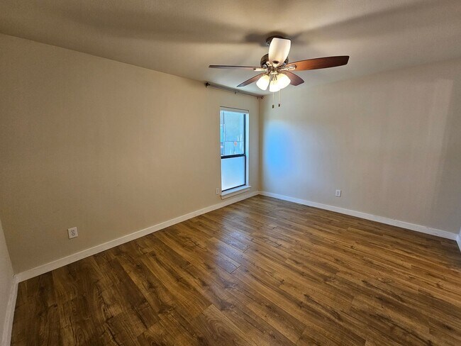 Building Photo - 2-bedroom, 2-bath condo in Gated community...