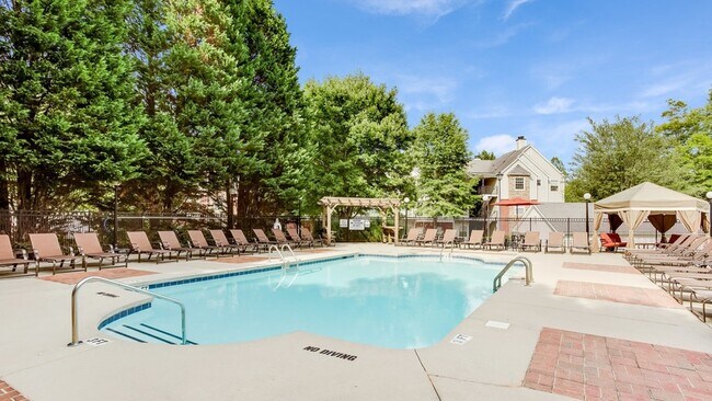 Building Photo - 900 Crowne Park Dr