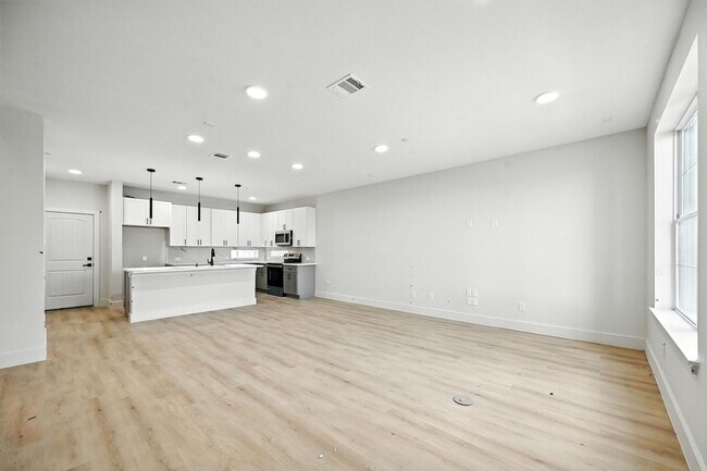 Building Photo - Brand-new modern townhome in Rowlett featu...