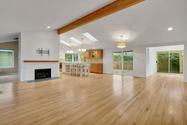 Building Photo - Beautifully Renovated Home in the Heart of Normandy Park