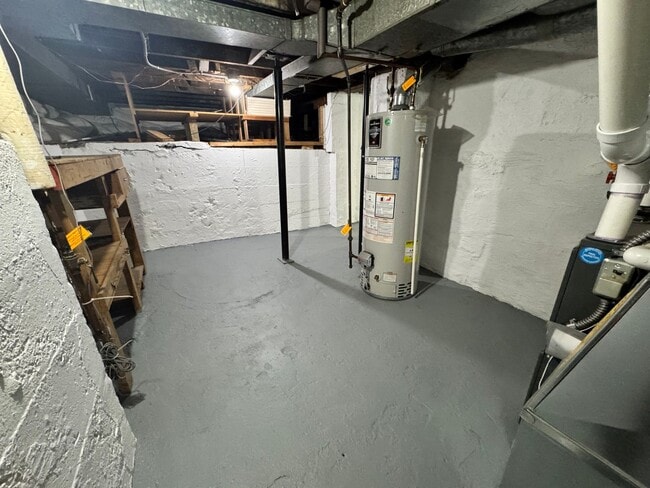 Building Photo - 3 Bedroom House