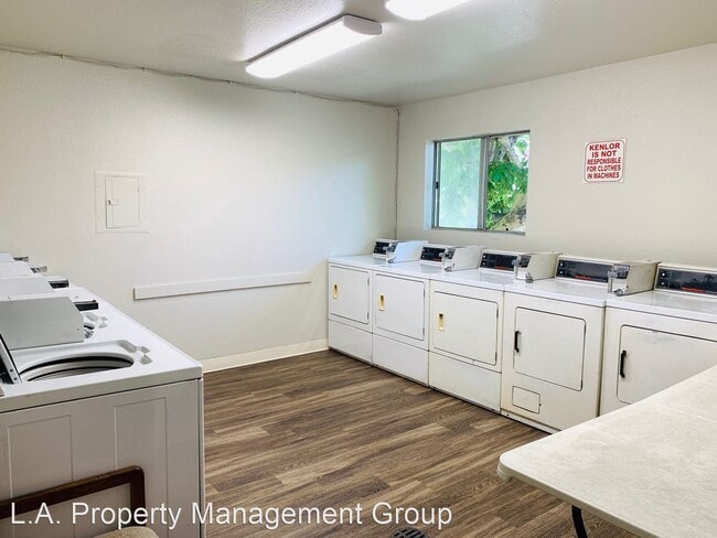 Building Photo - 1615 Yosemite Dr