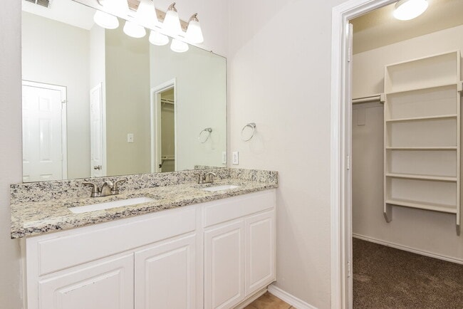 Building Photo - 910 Bowie Dr