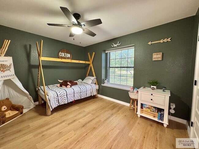 Building Photo - 35059 Anaqua Dr