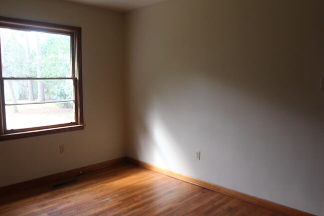 Building Photo - 1800 Gillionville Rd