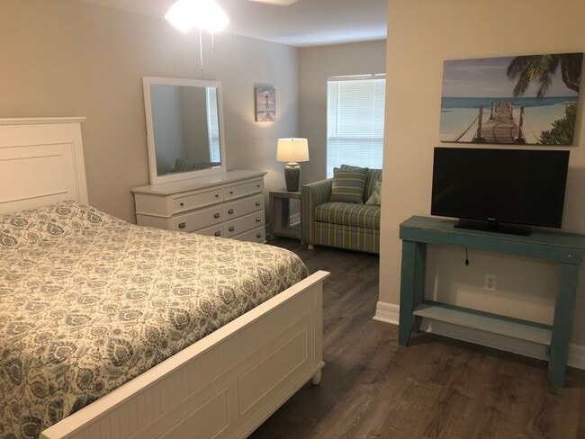 Building Photo - 2026 WINTER RENTAL ! FURNISHED - 5 MINUTES...