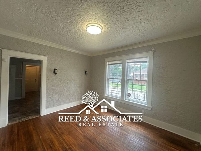 Building Photo - 3 Bedroom in Midtown!