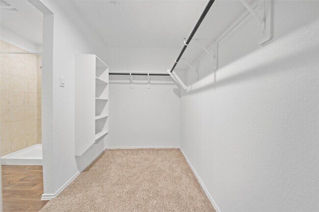 Building Photo - 14634 Cyn Pnes Ln