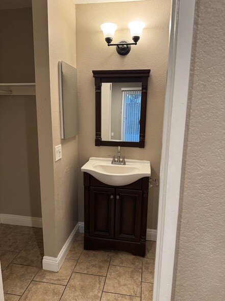 Building Photo - 15840 Rainbow Dr