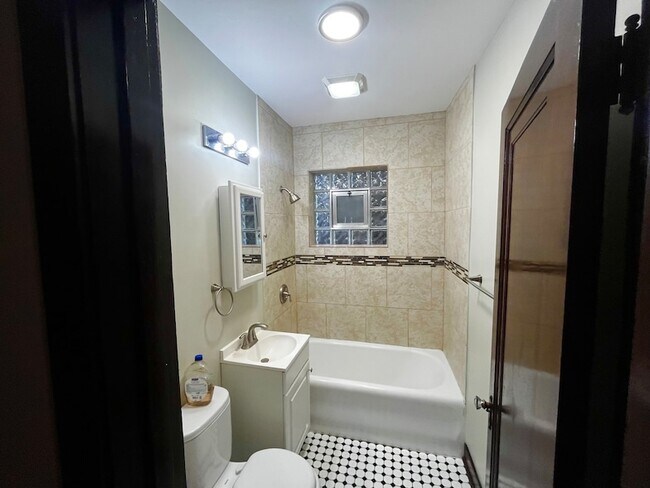 Building Photo - 3123 W 55th St