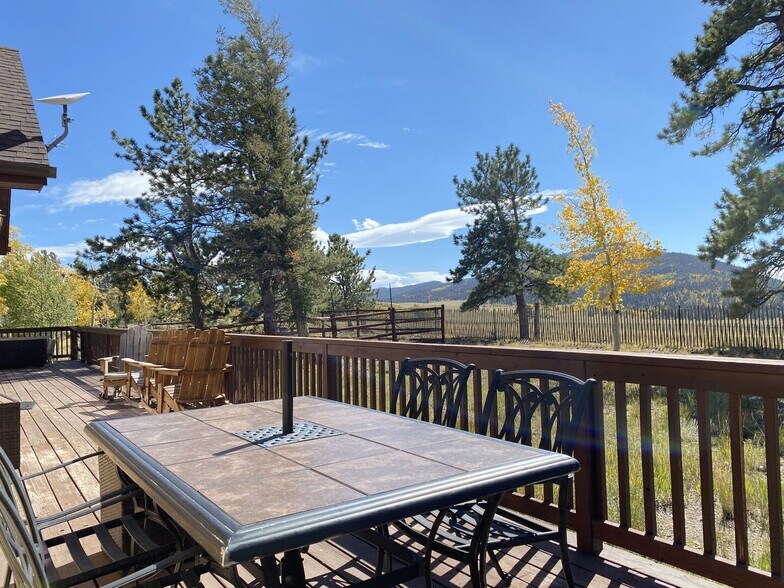 deck - 850 Blacksmith Rd