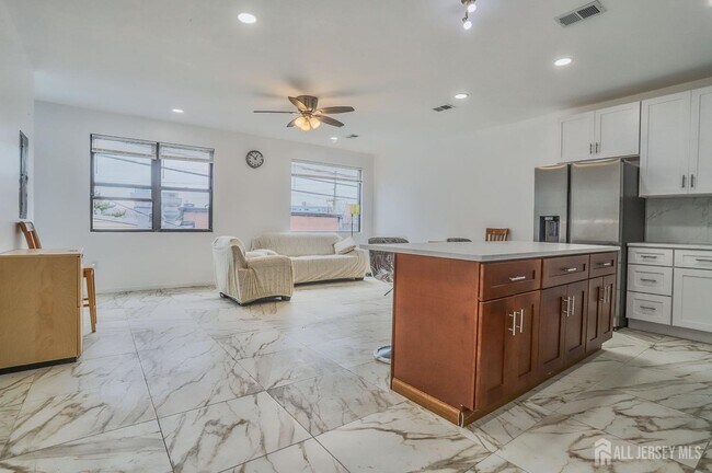 Building Photo - 9017 Riverside Pl