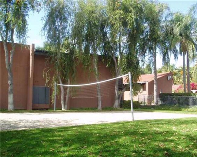 Building Photo - Santa Ana Junior 1 Bedroom 1 Bath Condo - Ground Floor - Gated - Pool/Spa