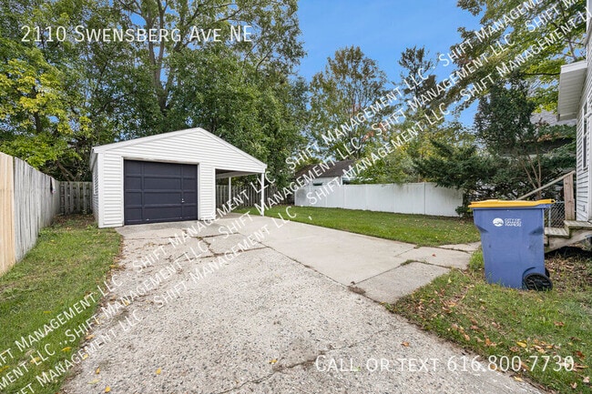 Building Photo - 2110 Swensberg Ave NE