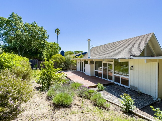 Building Photo - 81 Sotelo Way