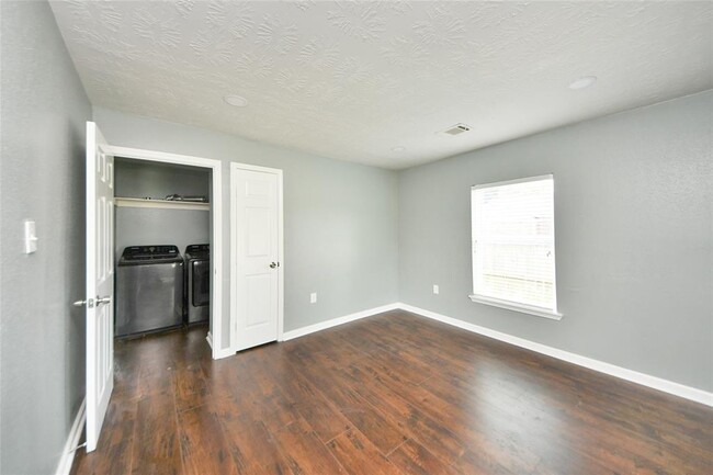 Building Photo - 2802 Bringhurst St