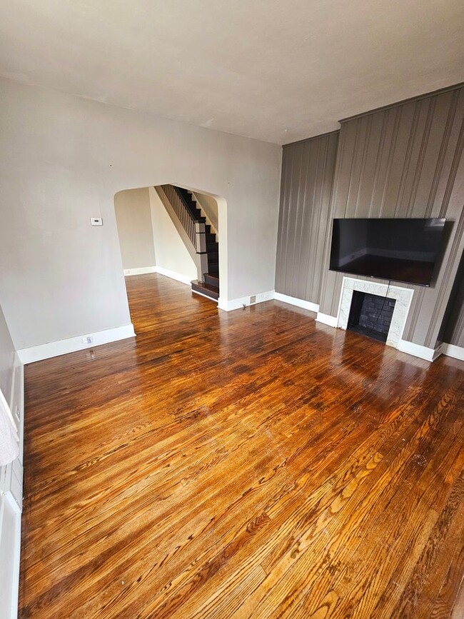 Building Photo - 505-507-507 Russellwood Ave