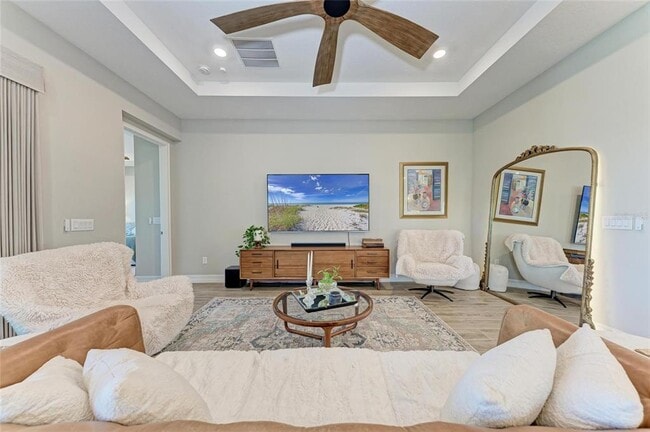 Building Photo - 2322 5th St E