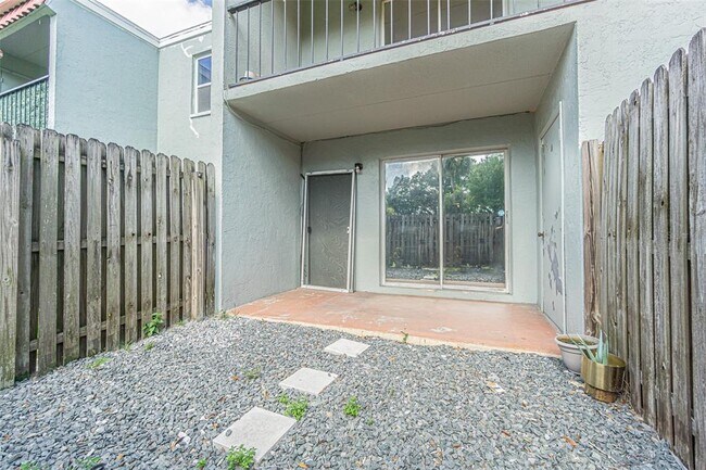Building Photo - 2818 Somerset Park Dr