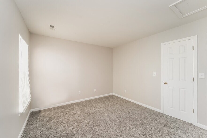 Building Photo - 7950 Bristle Ln