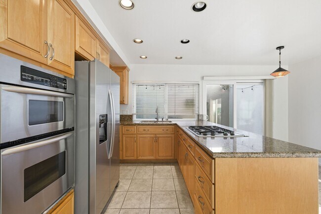 Building Photo - Rare Free-Standing Bluffs Z Plan – Largest...